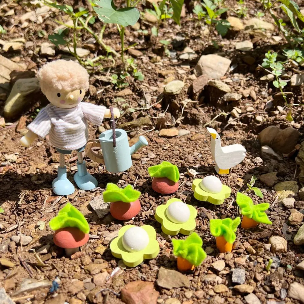 Discount Tender Leaf Dukkehusfigur - Edward og skateboard