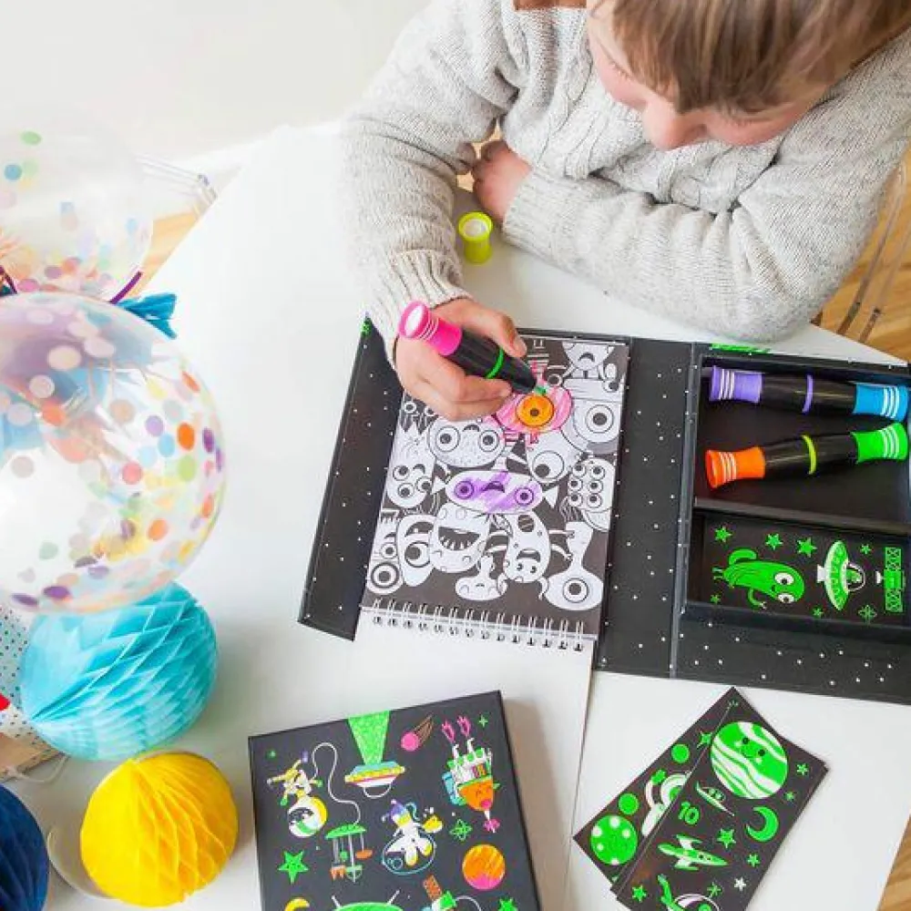 Farvelægningssæt: Neon - Det ydre rum