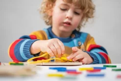 Snørebræt - Form, farver og finmotorik